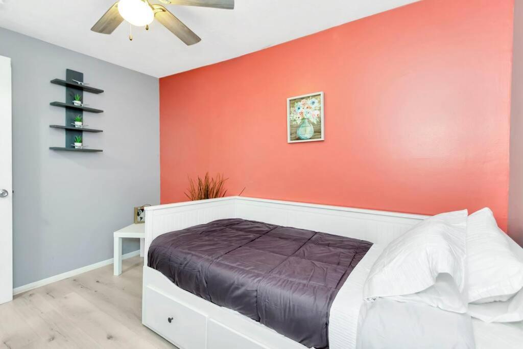 Cozy Bungalow With Patio & Grill, Private And Location Tampa Exterior photo